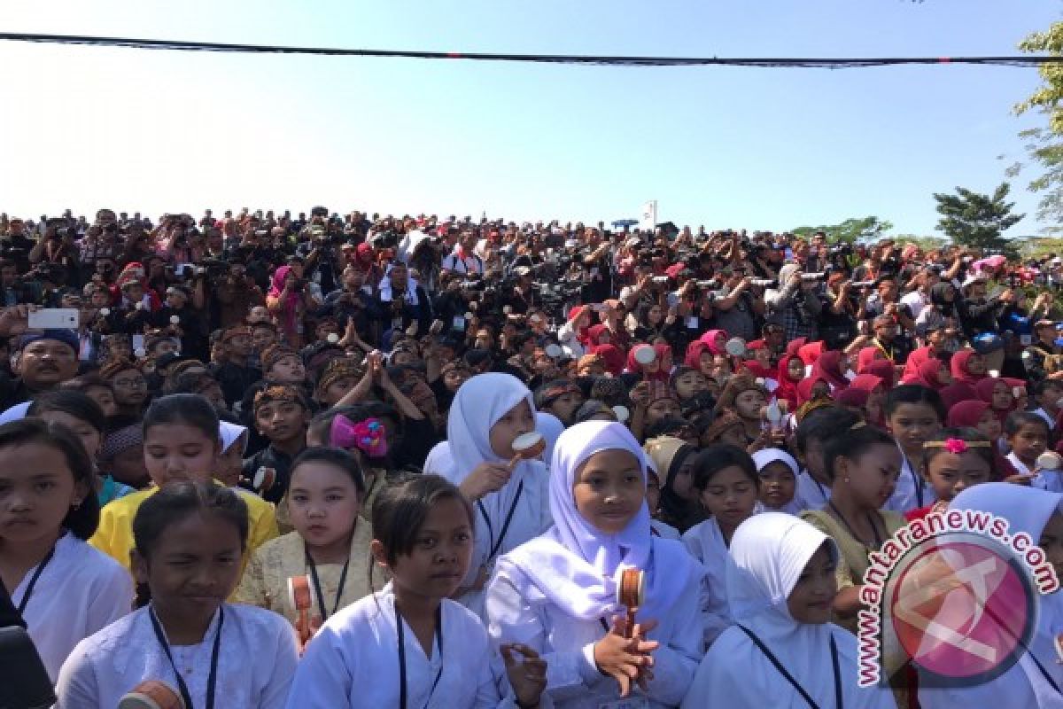 Warga Bandung berduyun-duyun hadiri Karnaval Kemerdekaan