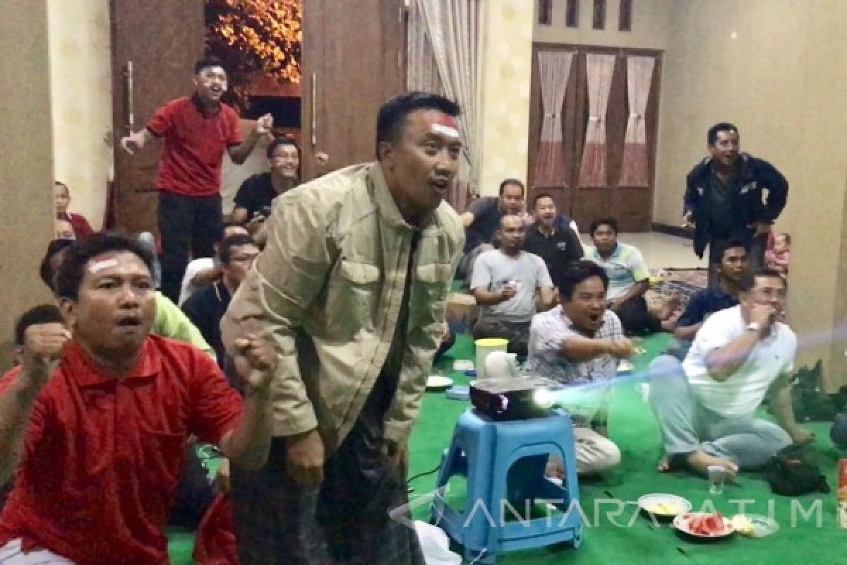 Menpora cat kening merah putih tonton Timnas