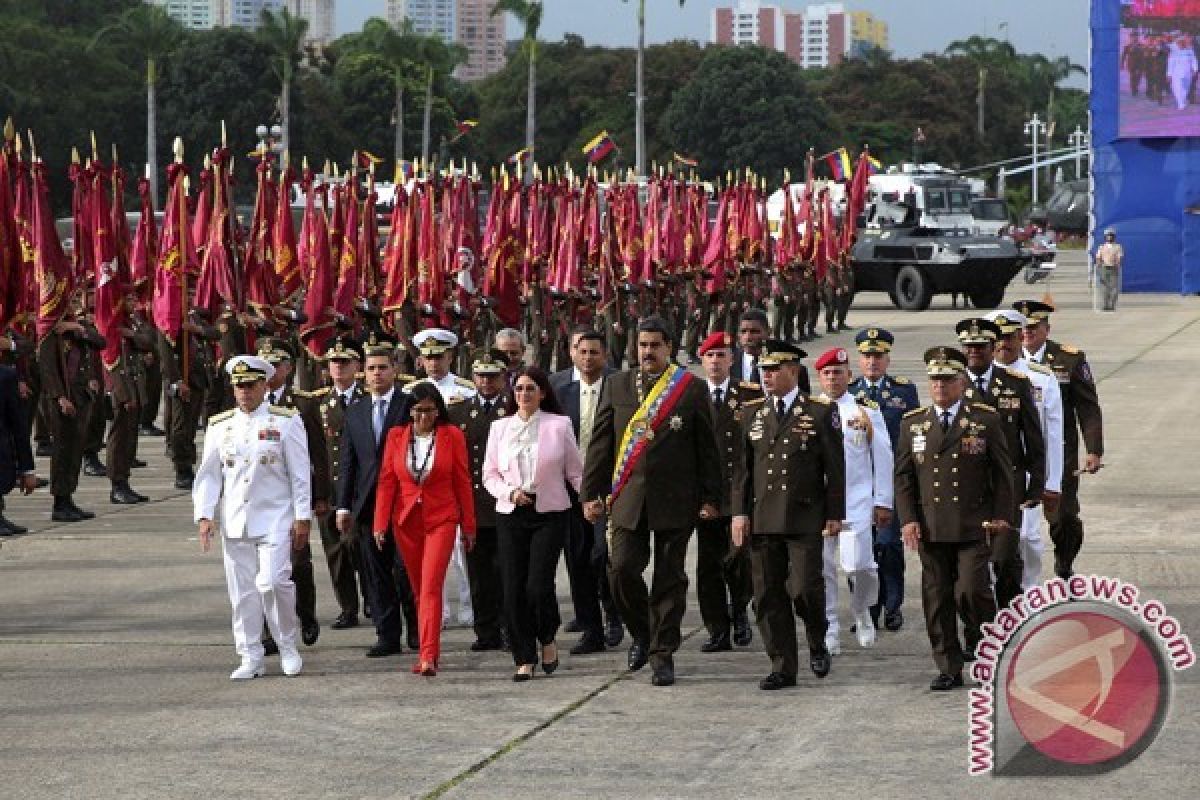 Tentara dan milisi Venezuela latihan setelah ancaman serangan Trump