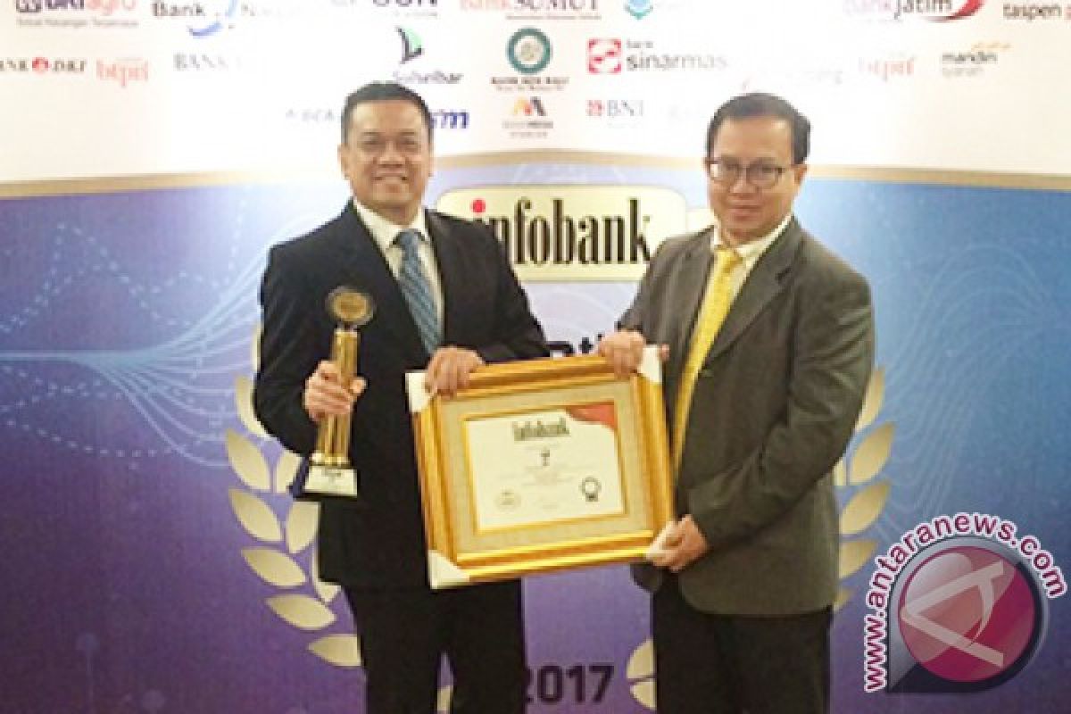 Bank Kalsel Ukir Sejarah Raih Infobank Award