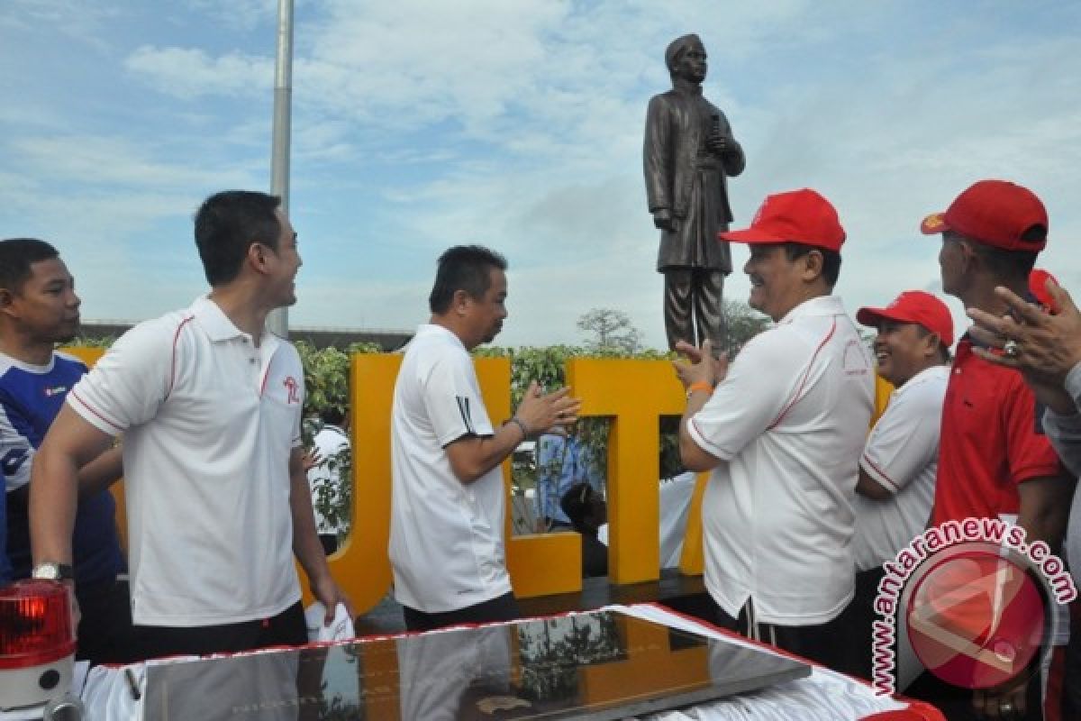 Gubernur Jambi resmikan patung pahlawan di bandara 