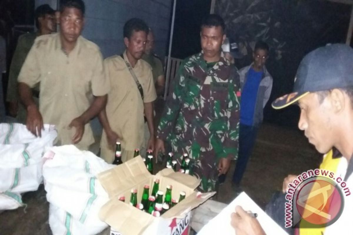 TNI/Polri di Taliabu Amankan Ratusan Botol Miras