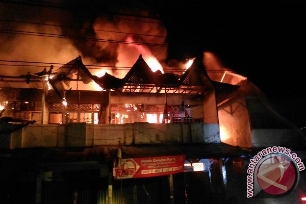 12 Ruko Terbakar di Sintang