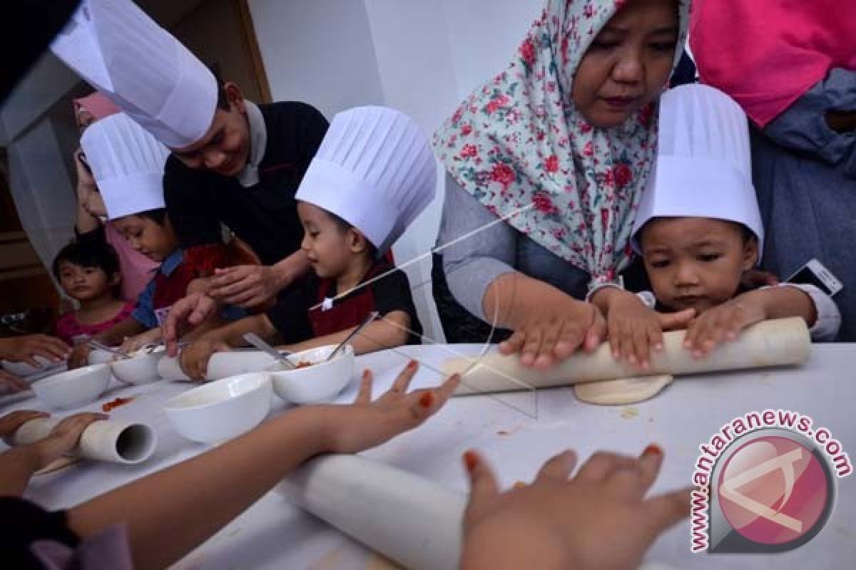 BELAJAR MEMBUAT PIZZA UNTUK ANAK