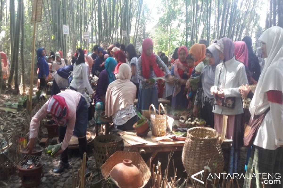 Pasar Papringan Bukukan Omzet Capai Rp35 Juta