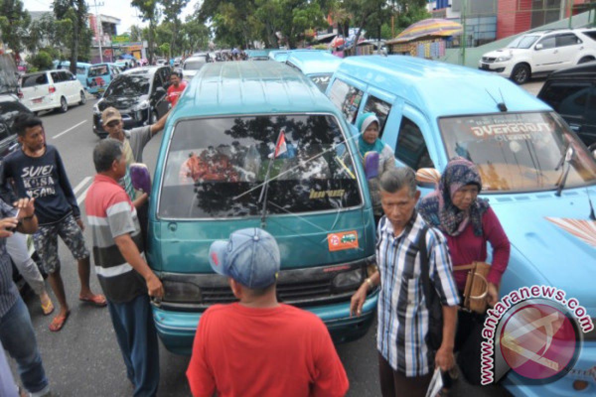 Wahyu Nilai Angkutan Daring di Padang Ilegal