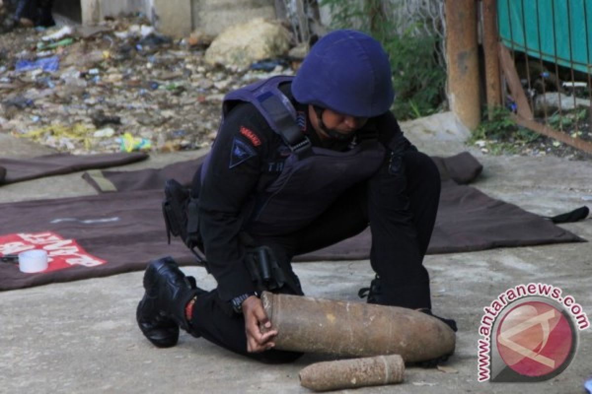 Warga Temukan Bom Mortir  