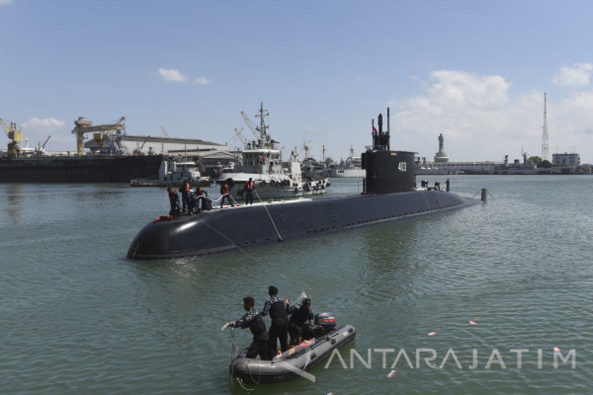 KRI Nagapasa-403 Tiba Di Dermaga Koarmatim Surabaya (Video)