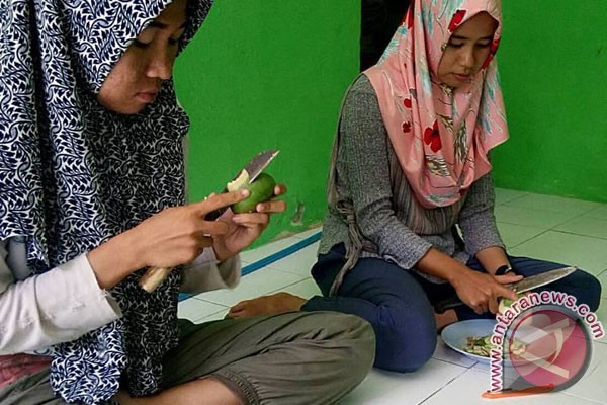 Komunitas Olah Lima Jenis Mangrove Jadi Makanan