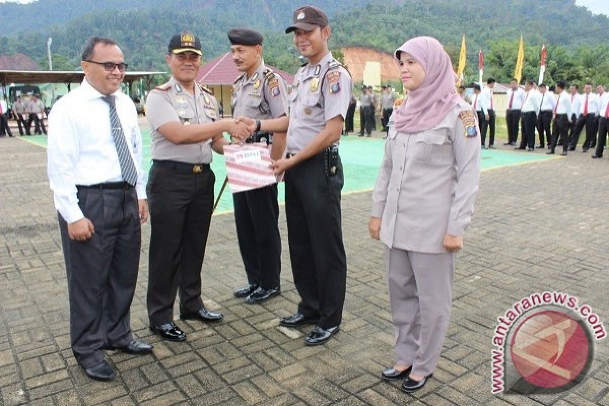  Kapolres Berikan Reward Kepada Personil 