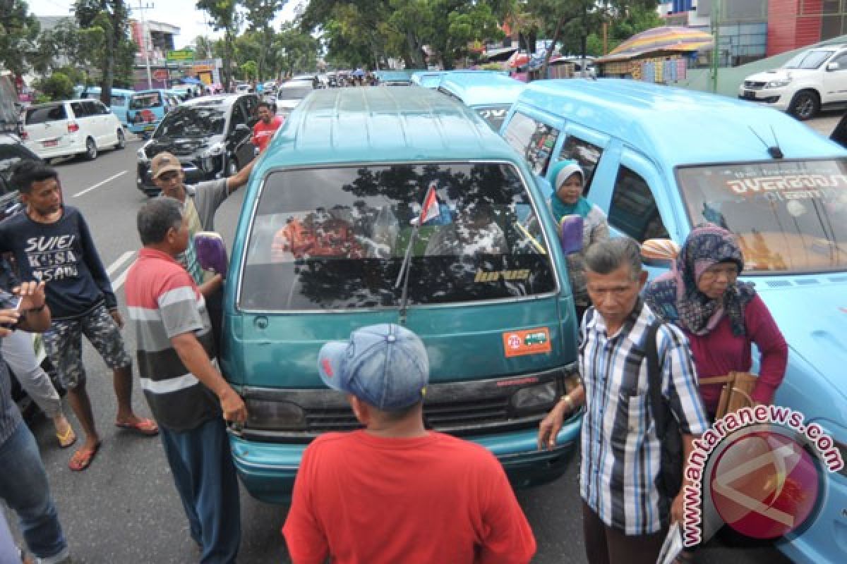 Sopir angkot di Malang akan mogok massal tolak angkutan online, Wali Kota pusing