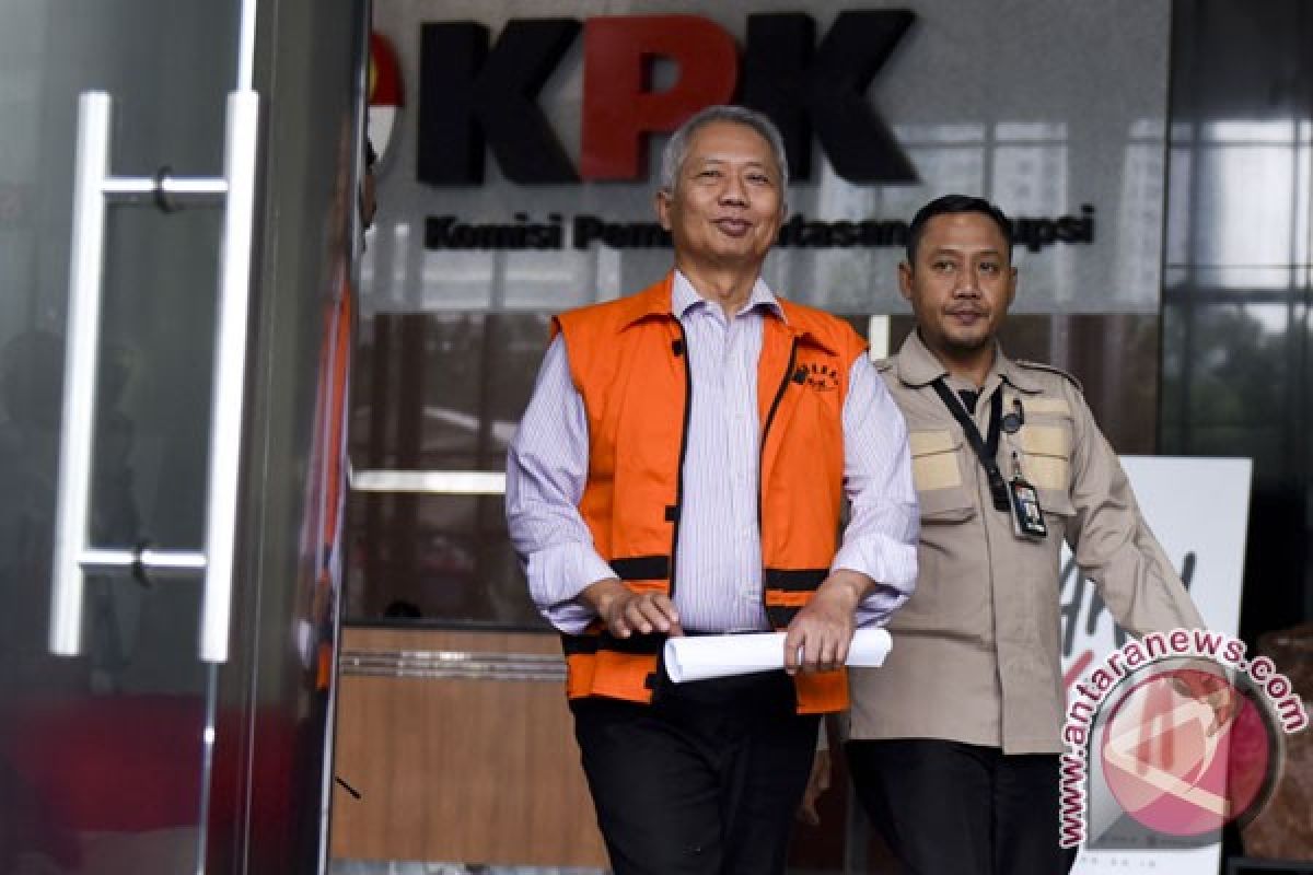 KPK periksa tersangka penyuap Tonny Budiono