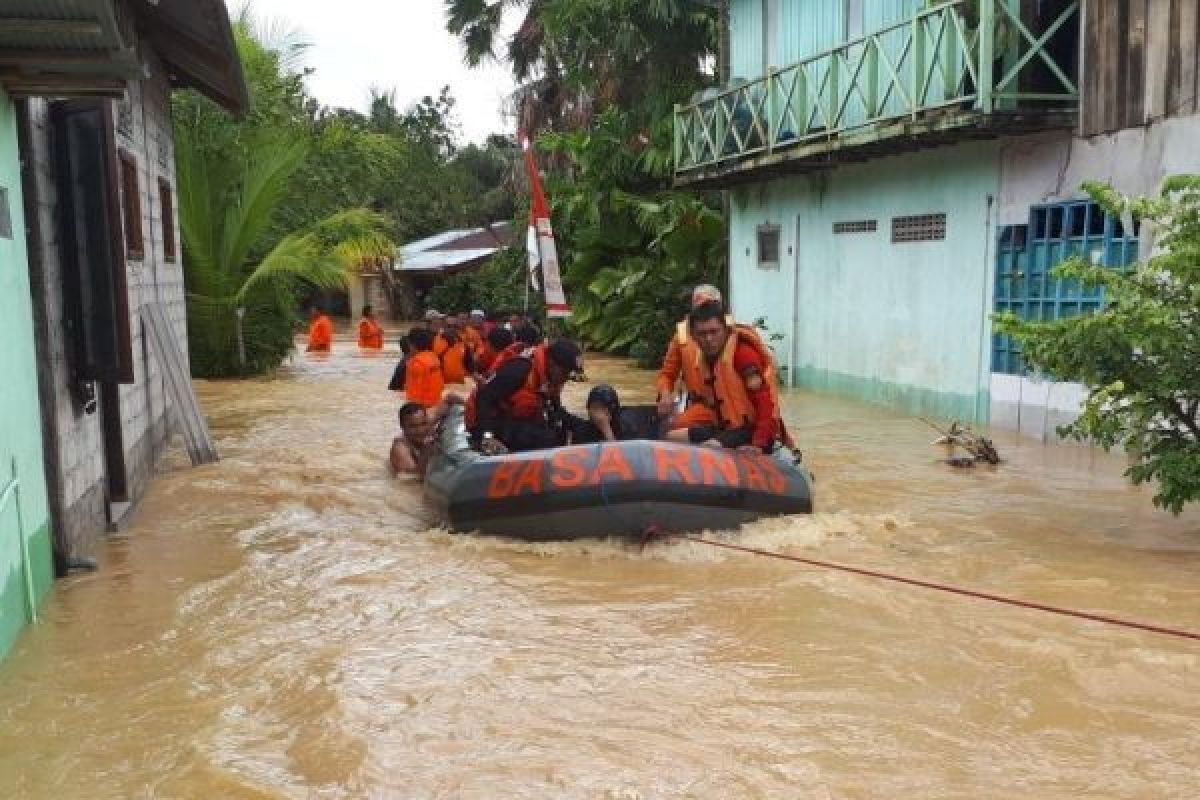 Tiga Orang Dievakuasi saat Banjir Kepung Balikpapan