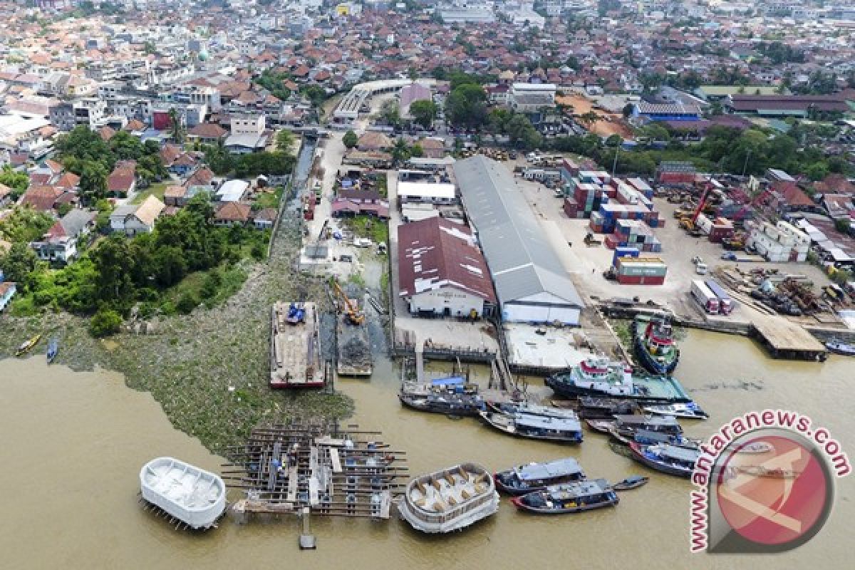 Bupati ingatkan kontraktor pasang papan proyek