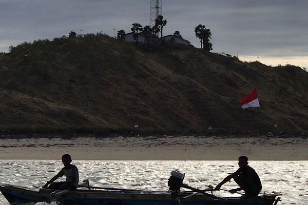 Kelompok nelayan di kabupaten Maluku Barat Daya terima sarana pengolahan ikan