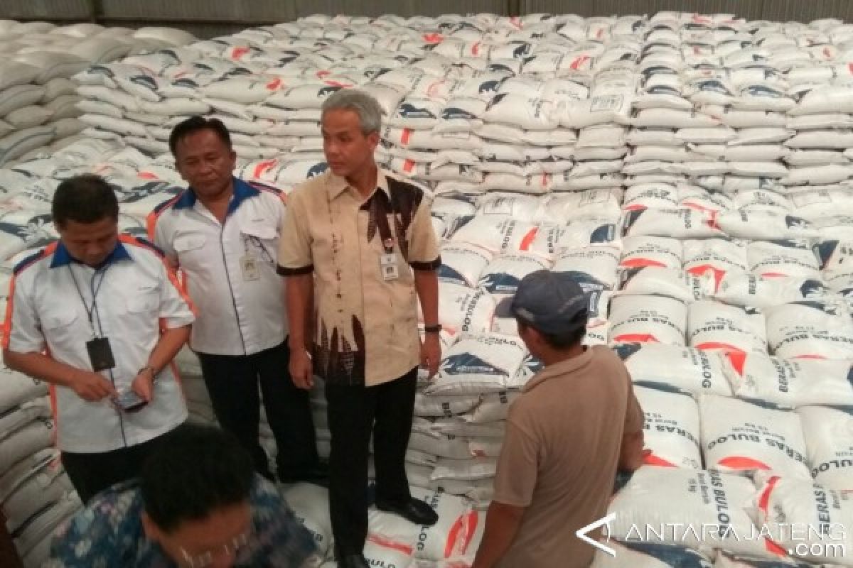Gubernur Jateng Sidak Gudang Bulog di Batang