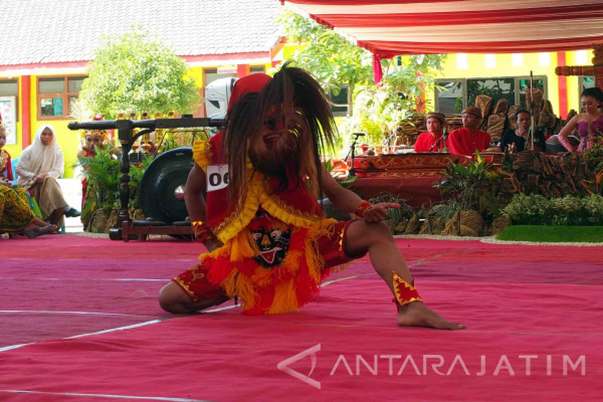 SMKN 8 Jember Gelar Festival Bujang Ganong Lestarikan Kesenian Reog (Video)