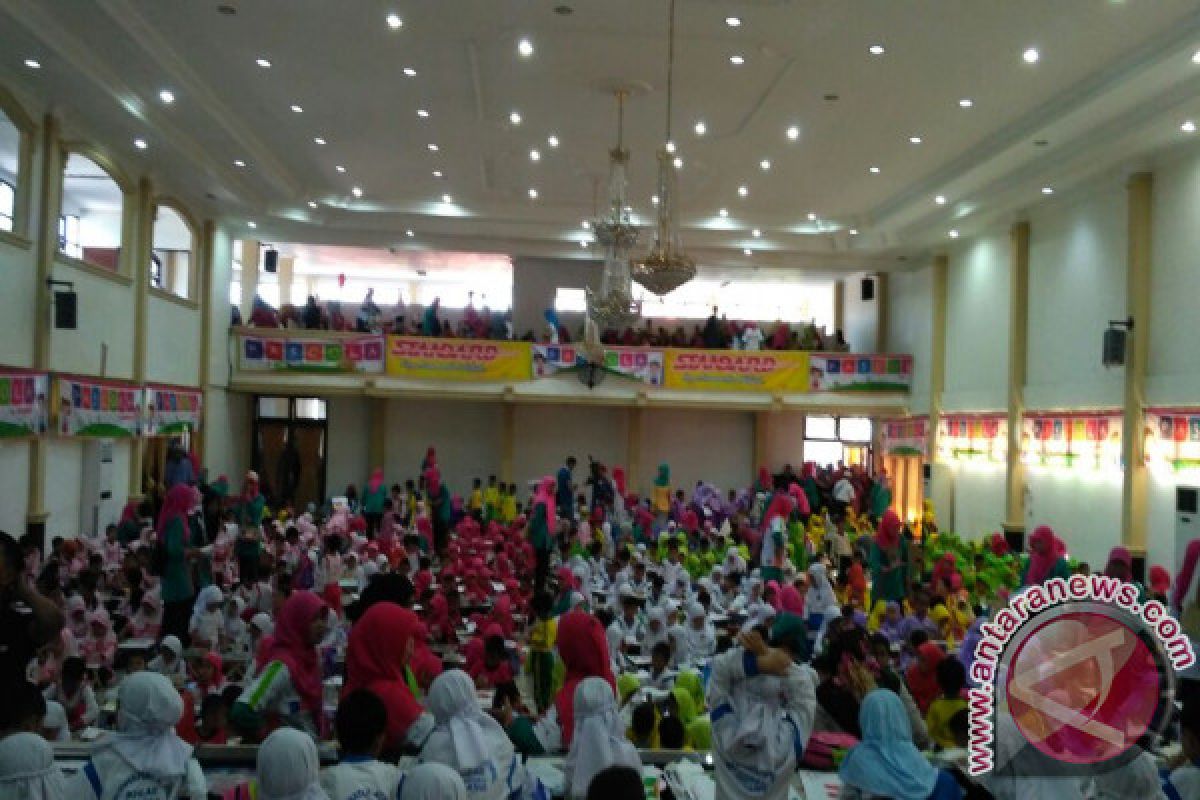 Ribuan Murid TK di Padang Diperkenalkan Budaya Minangkabau Lewat Gambar