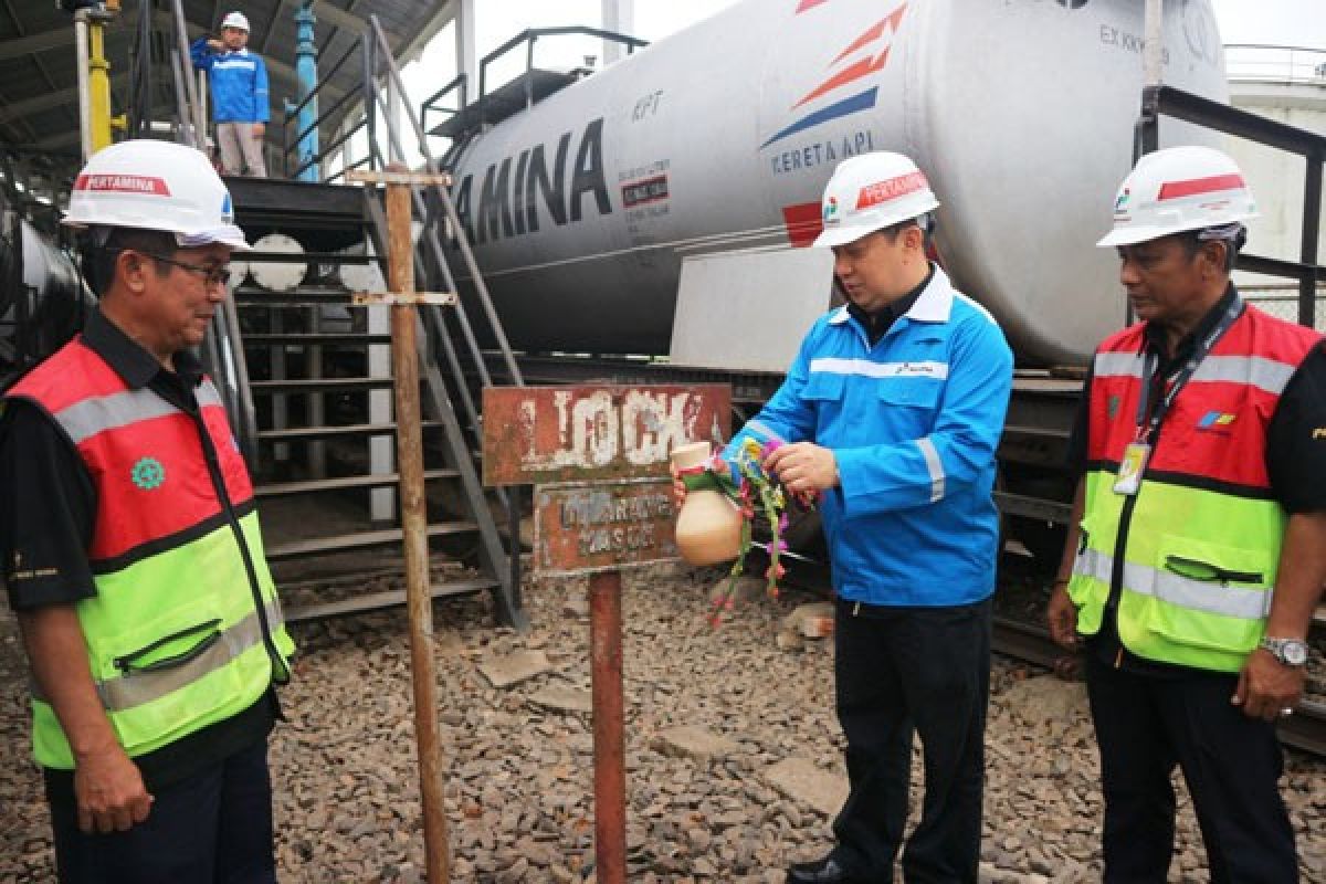 Pertamina kirim perdana produk pertamax inland