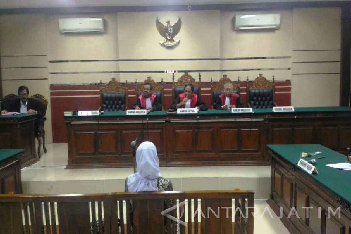 Majelis Hakim PN Surabaya Vonis Notaris Rosidah 2,5 Tahun
