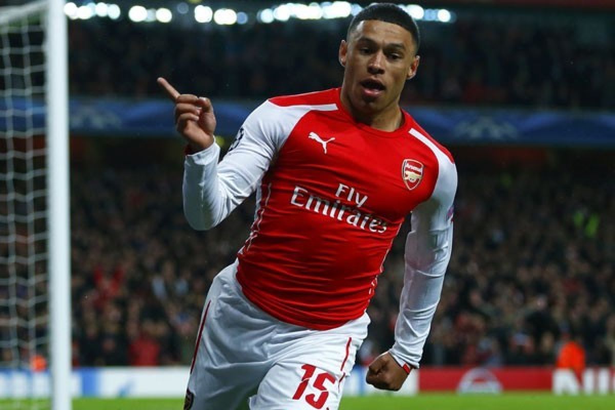 Liverpool Beli Alex Oxlade-Chamberlain