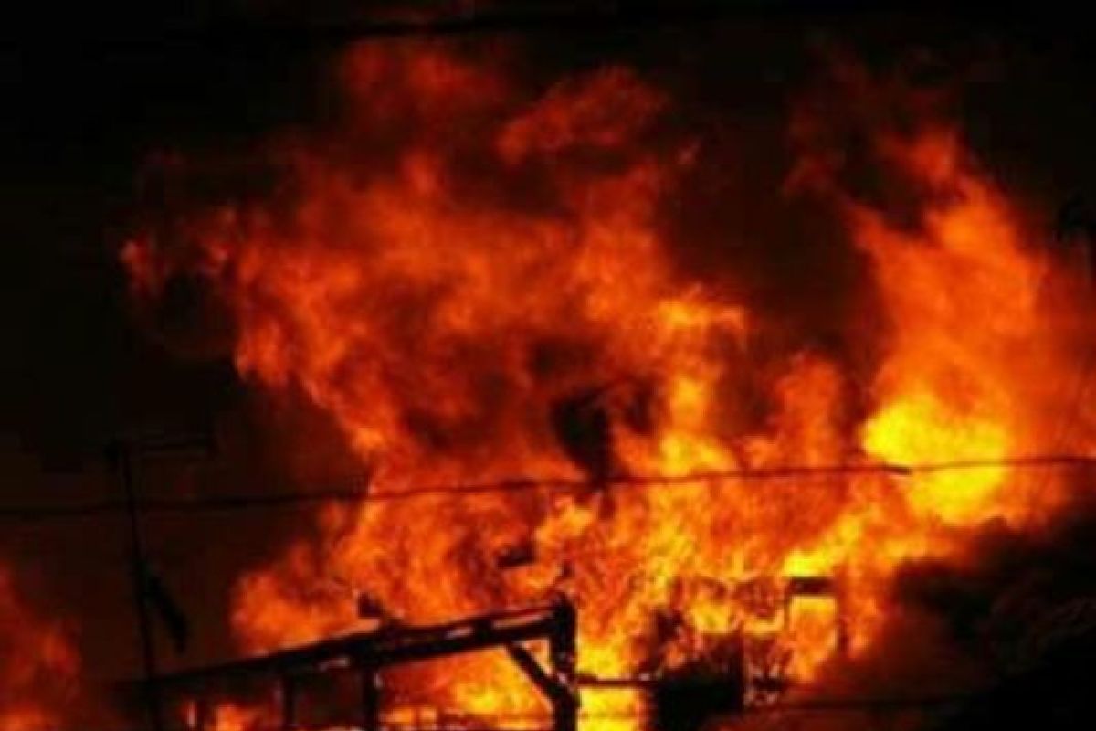 Pendukung Yulius-Yunus kembali bakar kantor pemerintah di Intan Jaya 