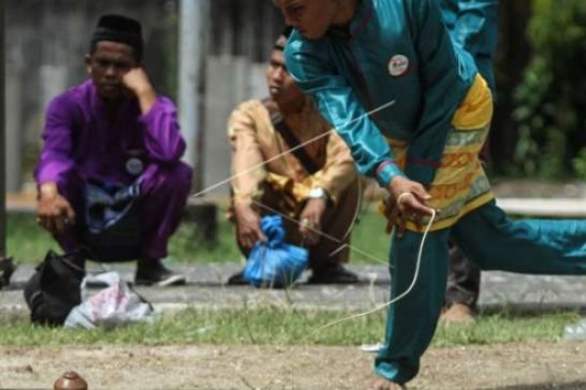 Berbagai Permainan Tradisional Warnai Peringatan HUT Riau Ke-60