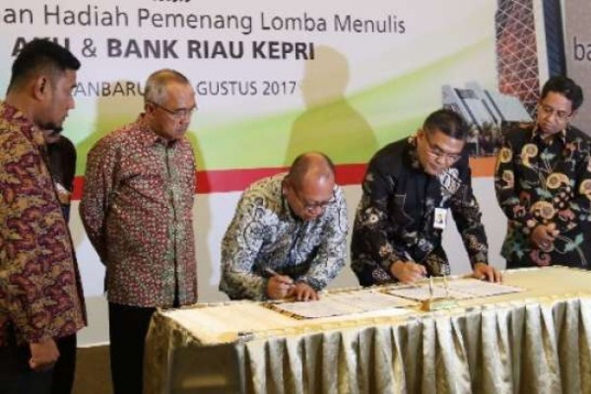 BRK Serahkan Bantuan Premi BPJS Ketenagakerjaan Untuk 20.000 Pekerja 