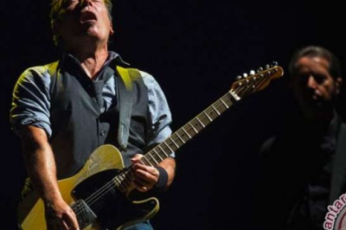 Bruce Springsteen Gelar Konser Di Panggung Teater  Broadway