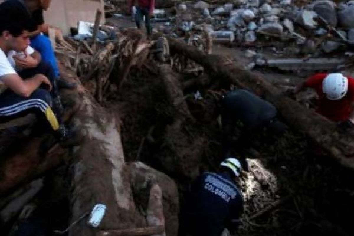 Diperkirakan Ratusan Orang Masih Tertimbun Longsor Di Sierra Leone