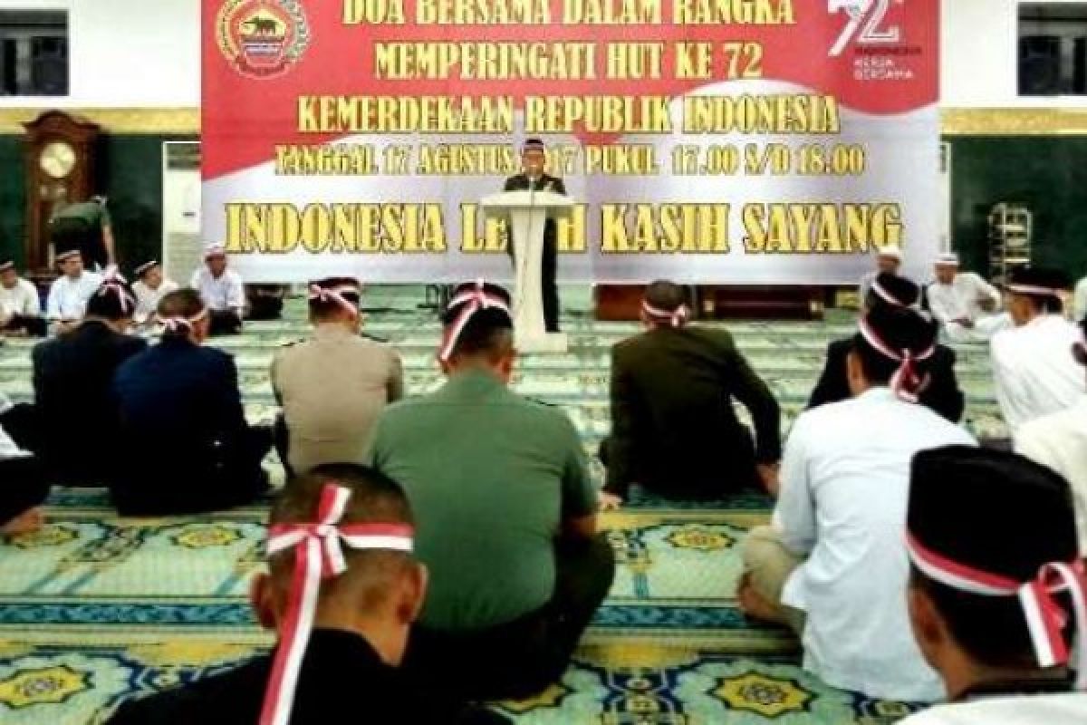 HUT RI Di Riau, TNI-Polri Gelar Doa Bersama "171717"