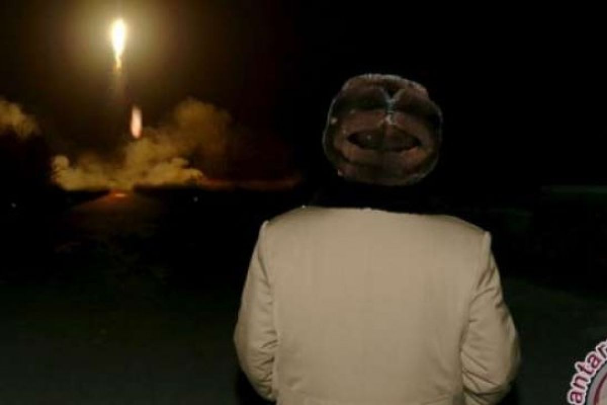 Kim Jong-un Briefing Soal Peluru Kendali Ke Guam