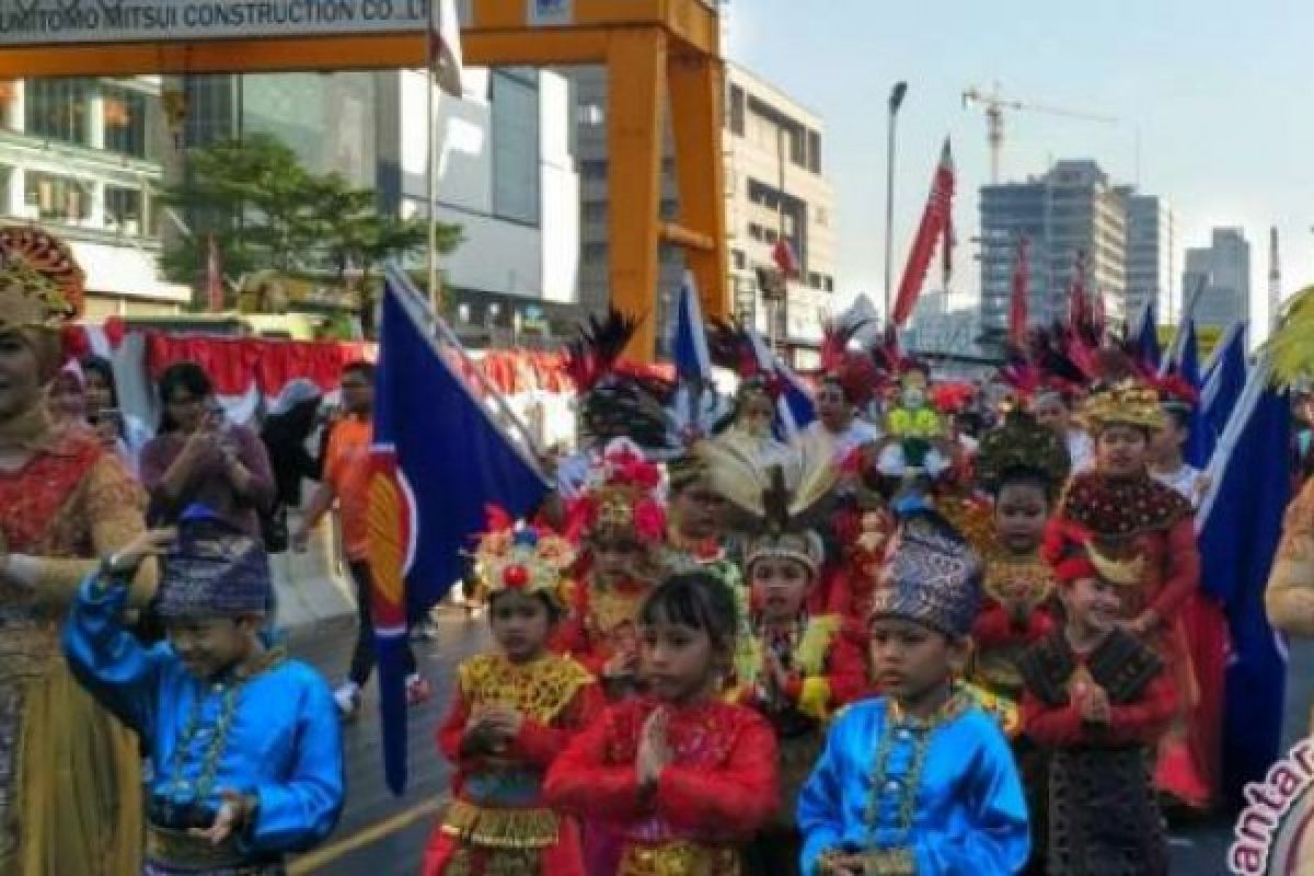 Mengusung Keberagaman, Parade ASEAN 50 Berlangsung Meriah