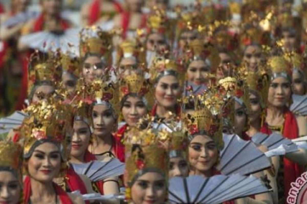 Penampilan Seni Tradisional Indonesia Pikat WNA Di Istana Merdeka