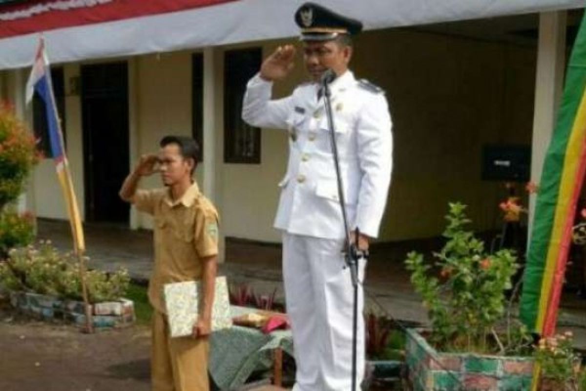 Penghulu Teluk Lanus Canangkan "Satu Rumah Satu Sarjana"