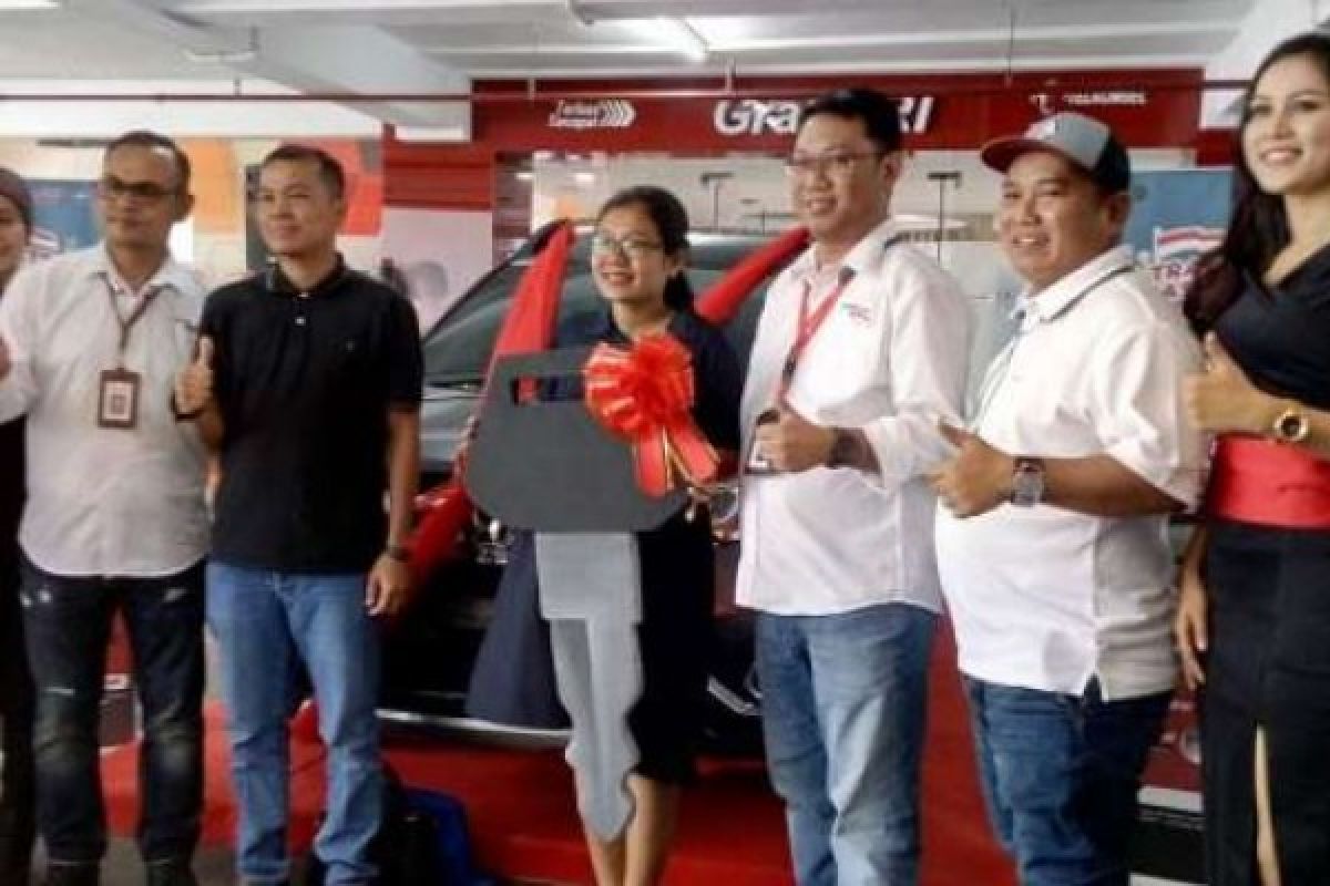 Telkomsel Serahkan Hadiah Mobil Pemenang Traktir Nasional Untuk Warga Pekanbaru