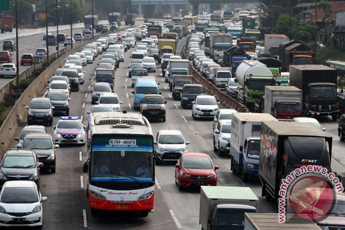 Tol Jakarta-Cikampek ramai lancar sehari setelah libur Idul Adha