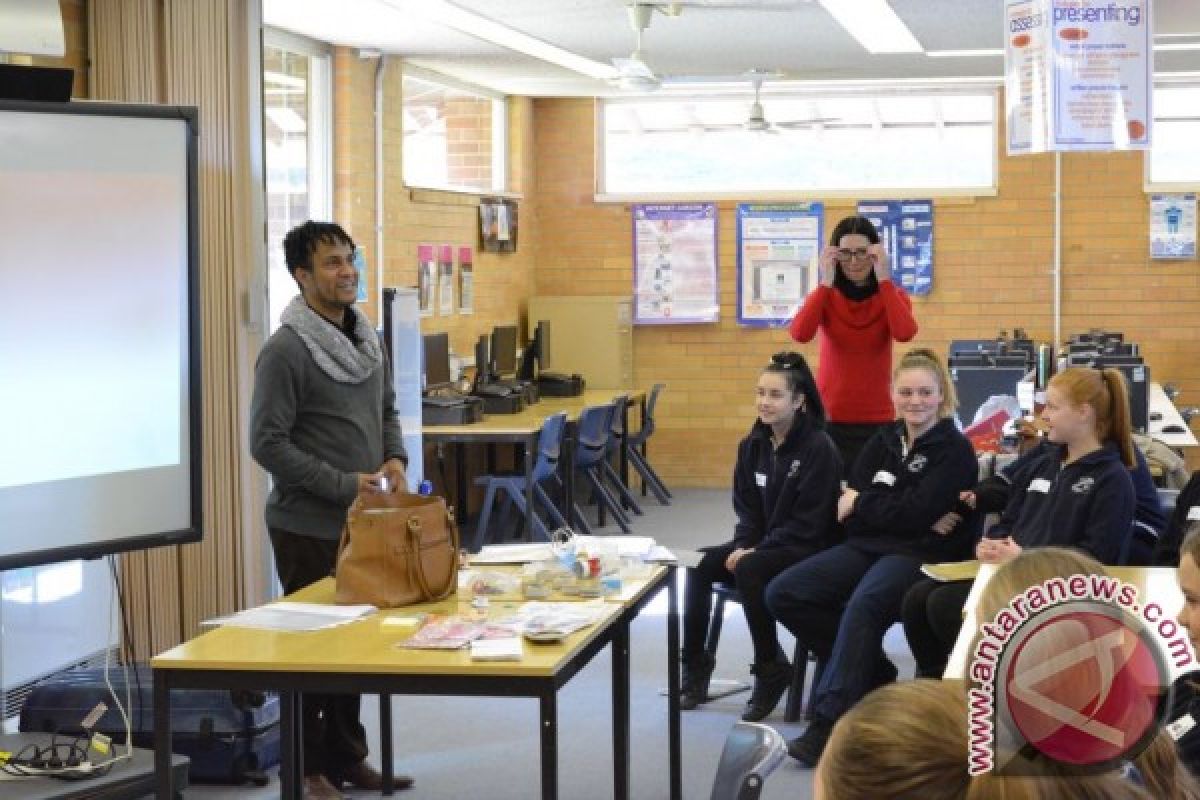 Indonesian Consulate teaches Indonesian for Australian students