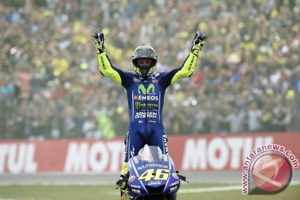 Rossi Patah Kaki Saat Latihan