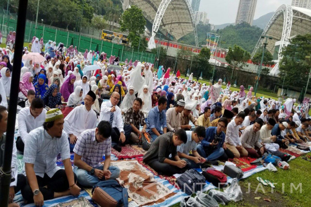 TKI Hong Kong Tak Surut Shalat Id walau Hujan