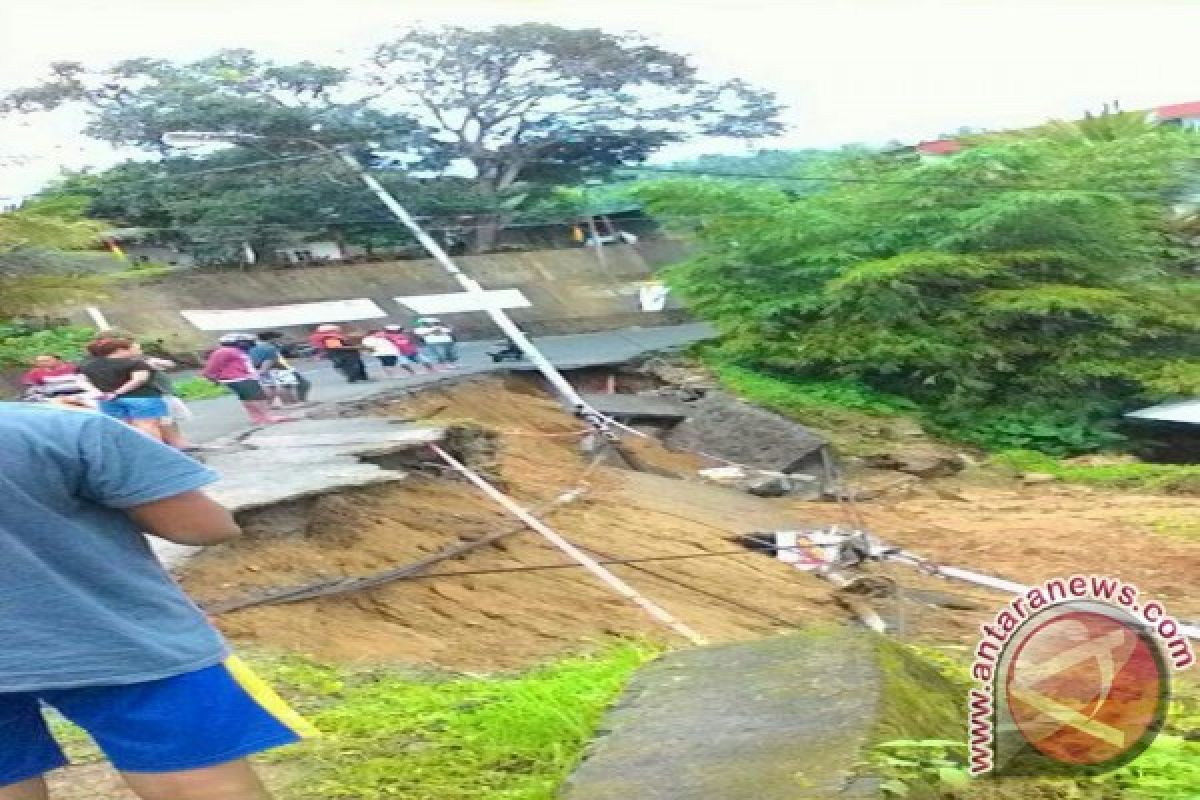 Talud Penahan Jalan Mangga Dua Ditangani Darurat