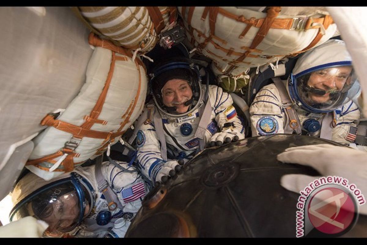 Astronaut Pencetak Rekor AS Kembali ke Bumi