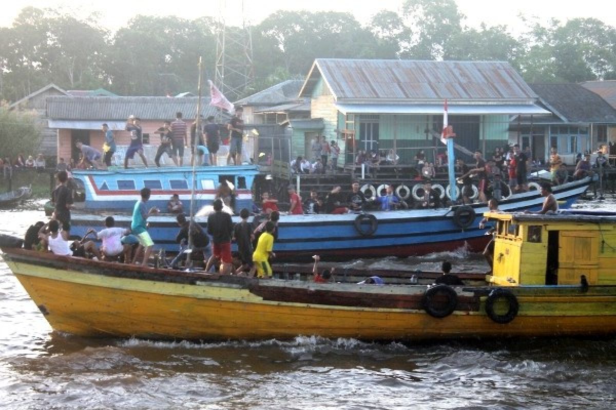 Sukamara Lestarikan Tradisi Betawakan Banyu Pada Lebaran