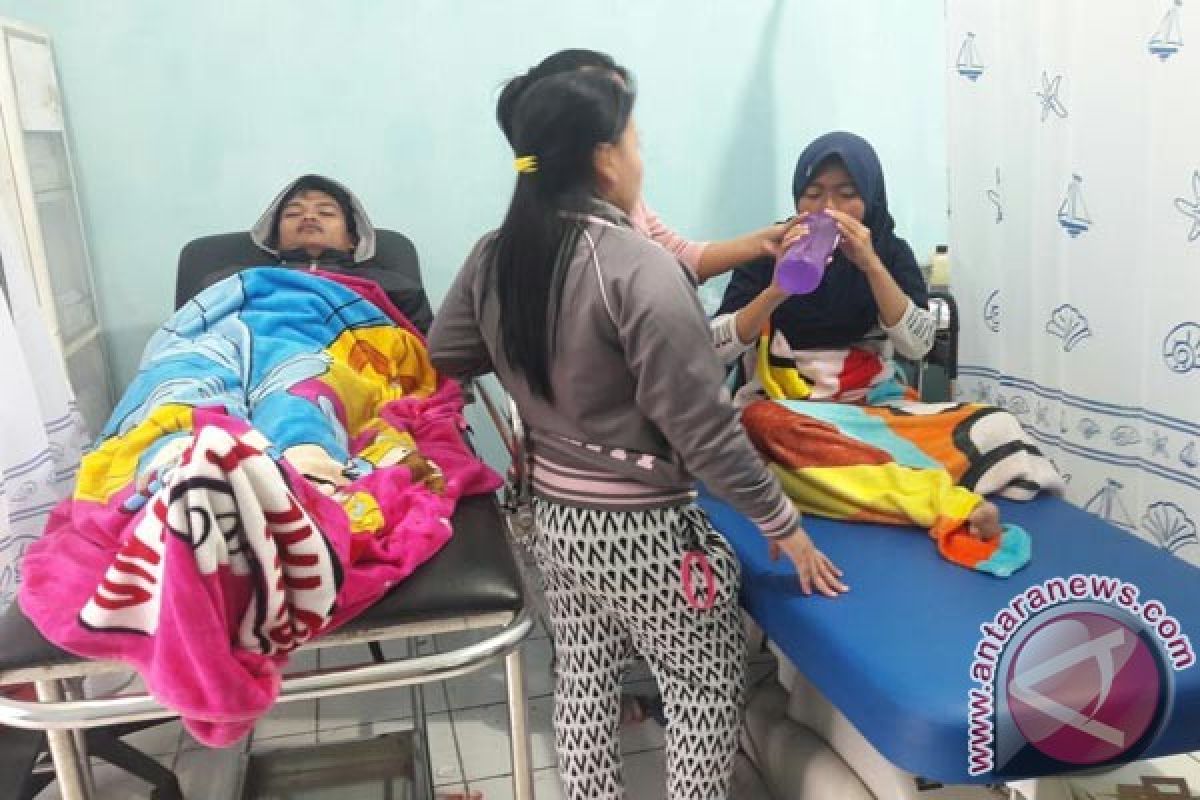 Puluhan warga kampung Ciparanje Sukabumi keracunan  makanan
