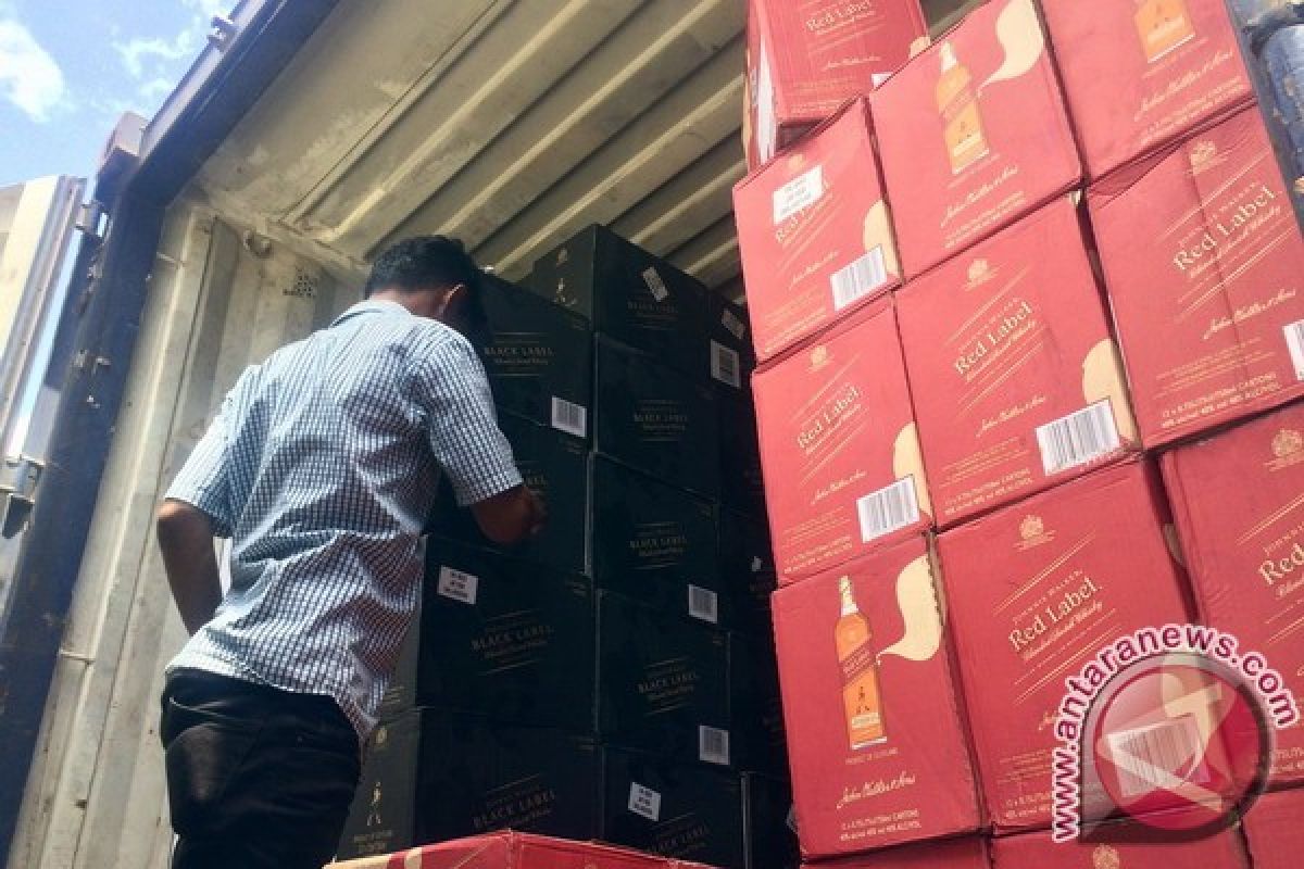 KPPBC Diminta Transparan Tangani Penyeludupan Minuman Keras