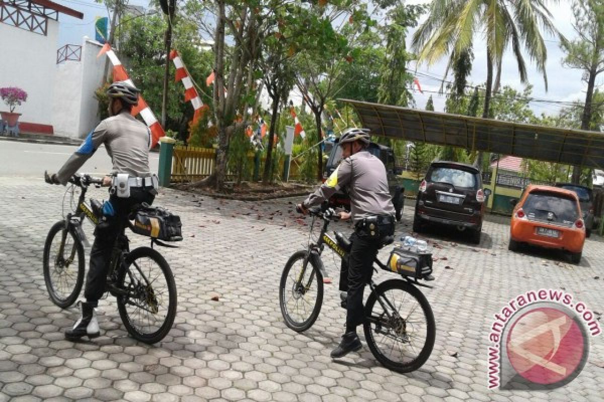 Menyapa Masyarakat Pelosok Dengan Bersepeda