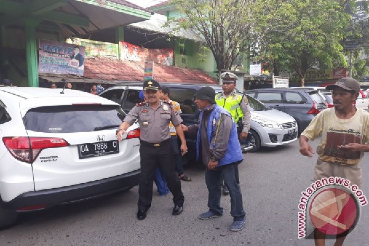 Polisi Ingatkan Juru Parkir Jangan Ganggu Arus 