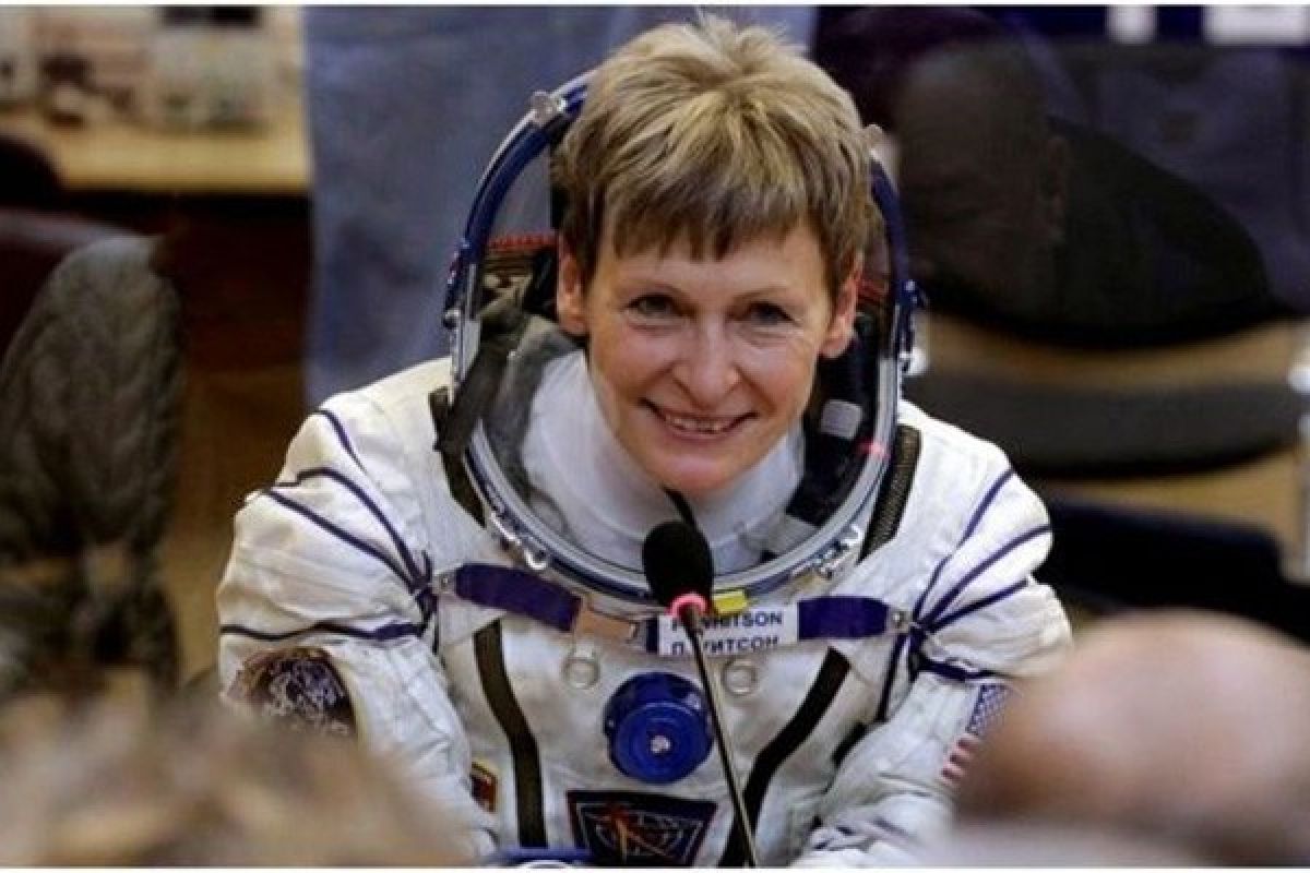 Astronot NASA wanita Peggy Whitson pecahkan rekor terlama berada di luar angkasa