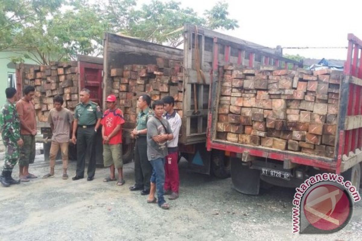 Kodim Penajam Amankan Truk Bermuatan Kayu Ilegal 