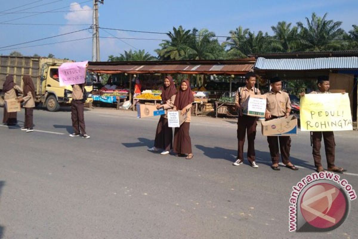 Pelajar Mukomuko Galang Dana Untuk Rohingya